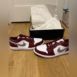 NEVER WORN Mens Air Jordan 1 Low size 11.5